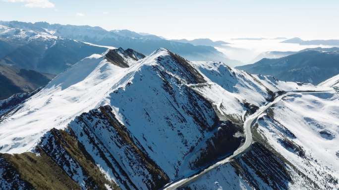 川西航拍夹金山全景雪山峡谷