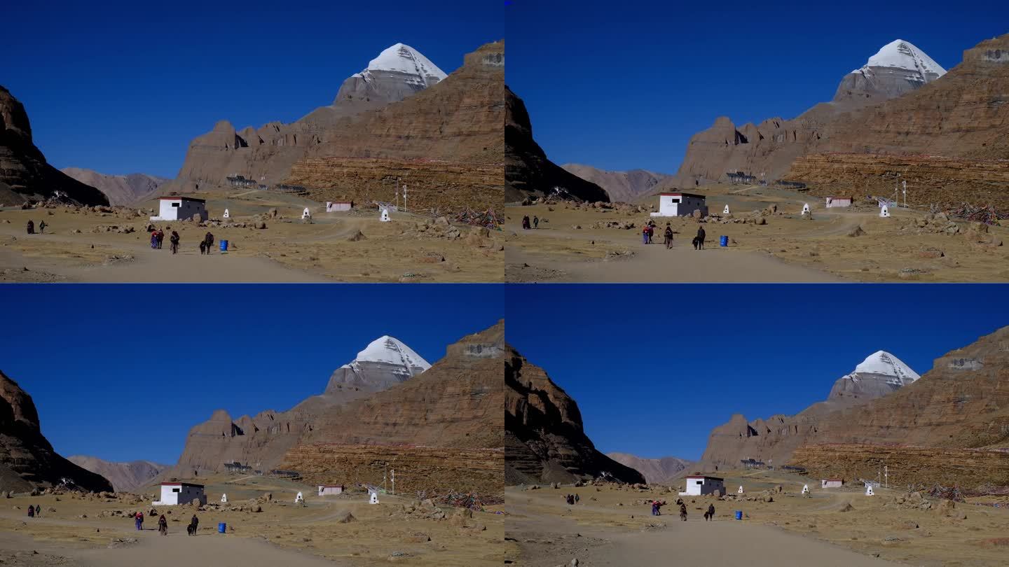 前往西藏凯拉什山途中的朝圣者