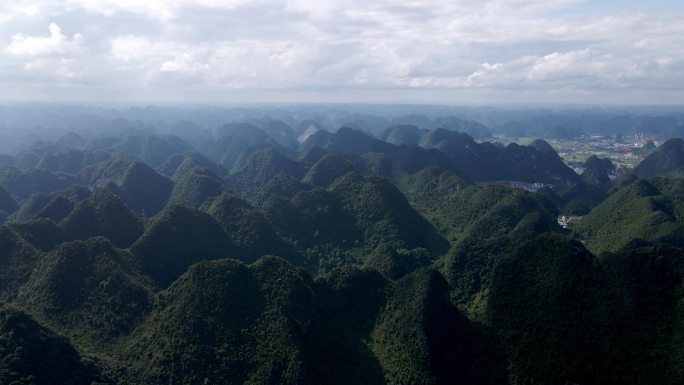 4k航拍广西百色的丛山峻岭