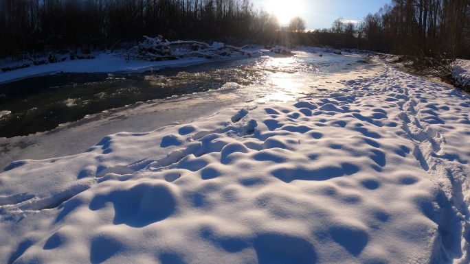 小河溪流雪景