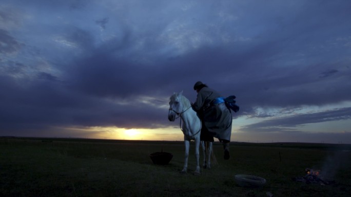骑马回家蒙古包草原游牧
