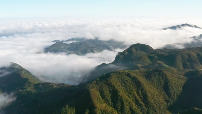 4k航拍宏伟壮观高山峡谷云海