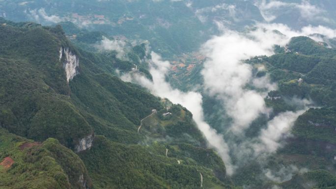 4k航拍宏伟壮观高山峡谷云海