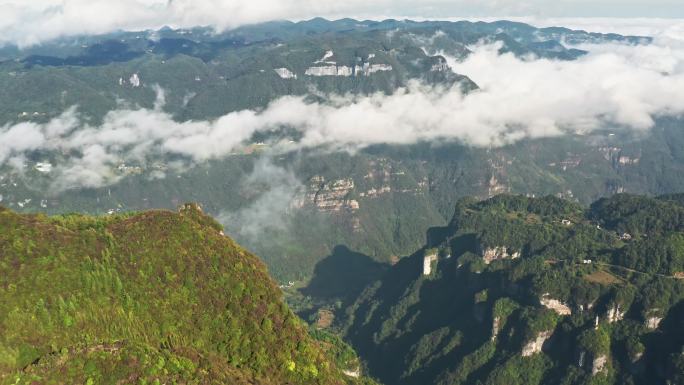 4k航拍宏伟壮观高山峡谷云海