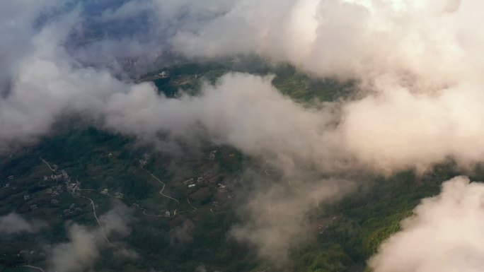 航拍云海下的山村