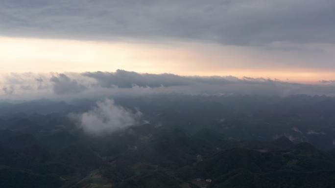 航拍峡谷云海晚霞