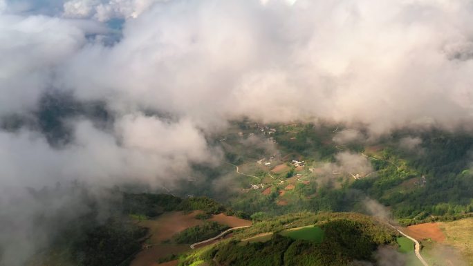 航拍云海下的山村