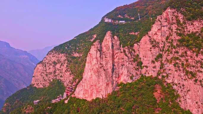 航拍巫峡神女峰红叶