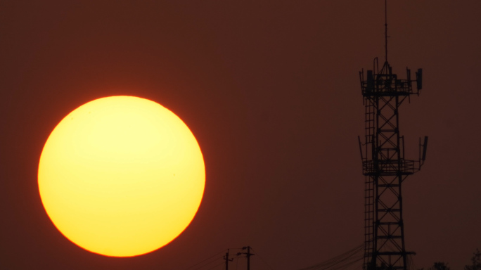 4k实拍夕阳日落信号塔