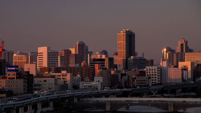 日本东京日出时分太阳光芒太阳升起光影变化