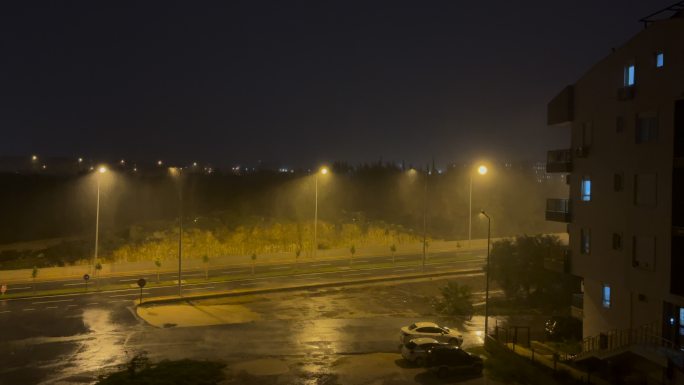 暴雨和暴雨恶劣天气恶劣环境