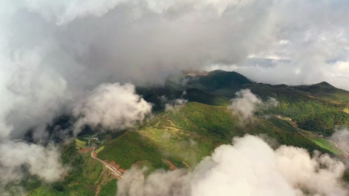 航拍云海下的山村