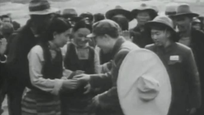 西藏人民欢迎解放军 1951年