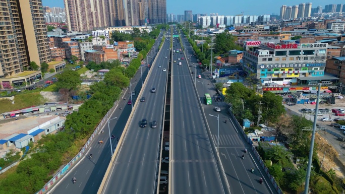 航拍城市公路交通路况