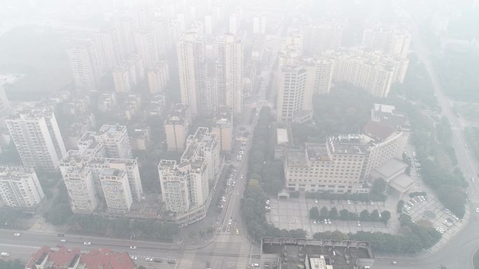 航拍雾霾中的重庆北碚城南风光