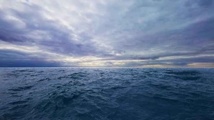 4k海面阴天乌云暴雨将至