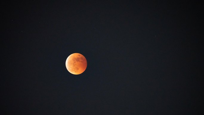 红月亮升起