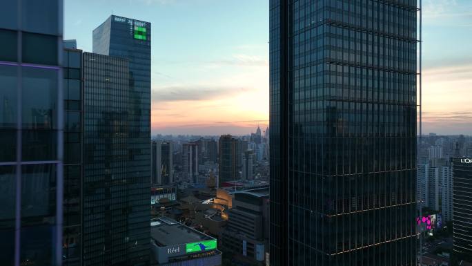 夕阳下城市商务楼-上海静安