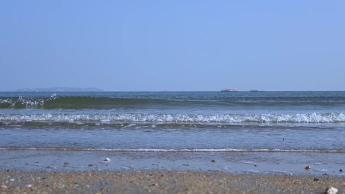 海边朵朵浪花波浪地平线低视角