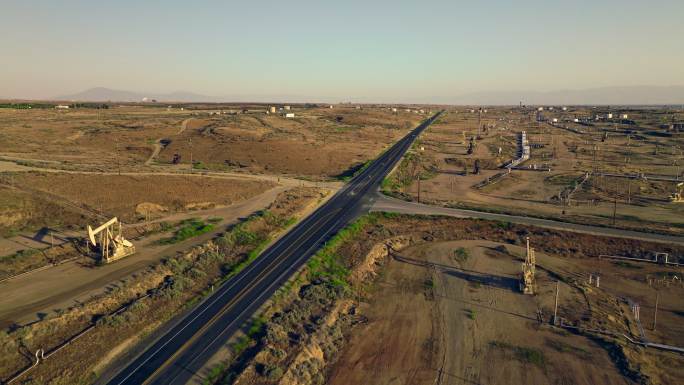 石油公路01行车高峰鸟瞰公路行车安全