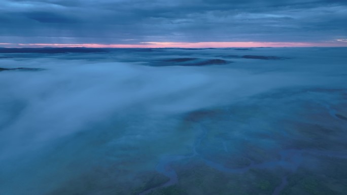 航拍湿地河湾蓝雾缭绕