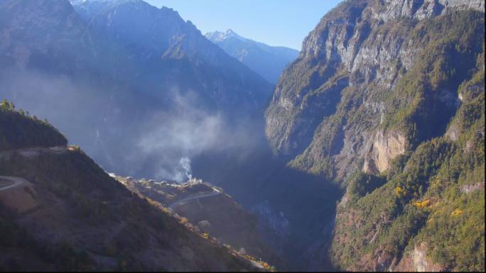 航拍高原高山深处的村落远景