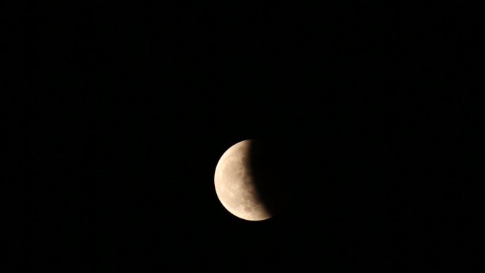 月食夜拍摄的能看清楚环形山的月亮月食月球