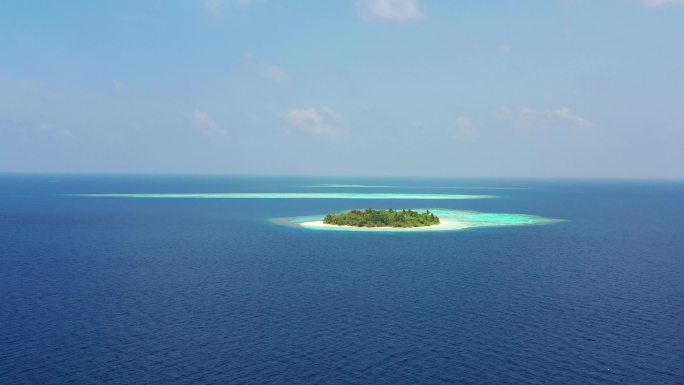 马尔代夫热带小岛的无人机视图