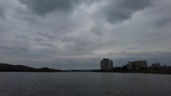 阴郁 阴雨 天气