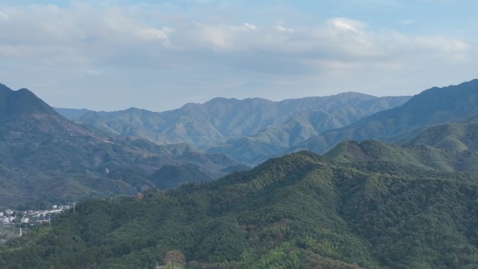 航拍江南浙江山区群山蓝天白云山村实拍素材