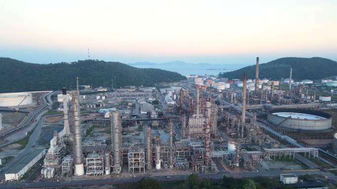 日出炼油厂鸟瞰图日出炼油厂鸟瞰图朝阳航拍