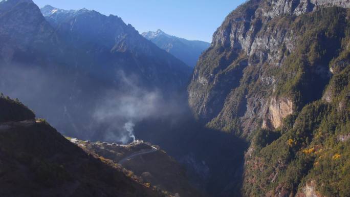 航拍高山上佛塔白塔村落