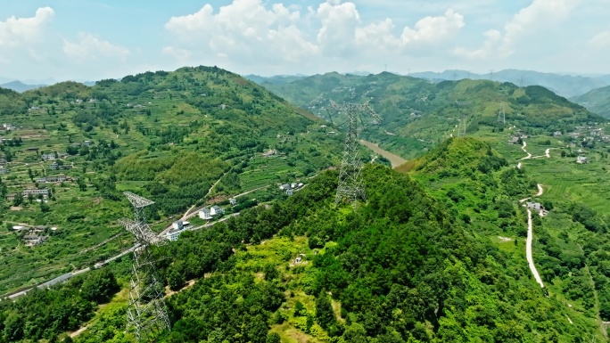 山区高压线塔