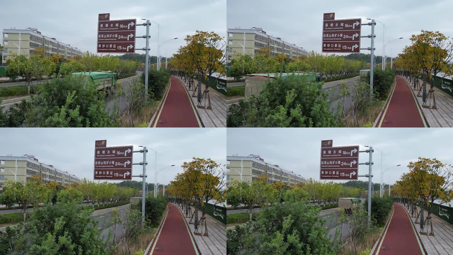 渣土车经过城市道路