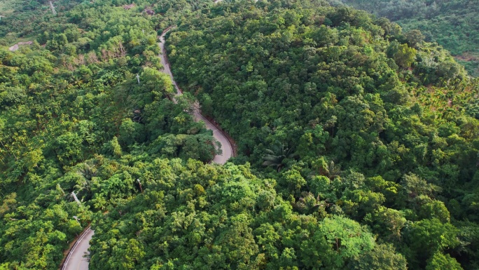 海南吊罗山国家森林公园盘山公路汽车航拍