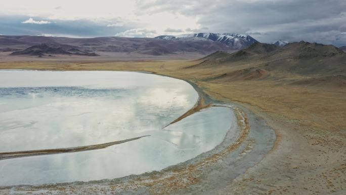 蒙古湖风景鸟瞰图水源地