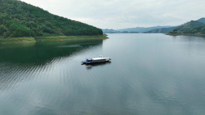 4K航拍革步湾青山绿水