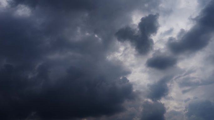 乌云遮日 暴雨来临