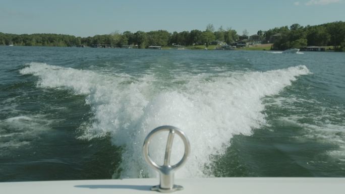美国密苏里州奥扎克斯的桌岩湖上划船POV 4K视频