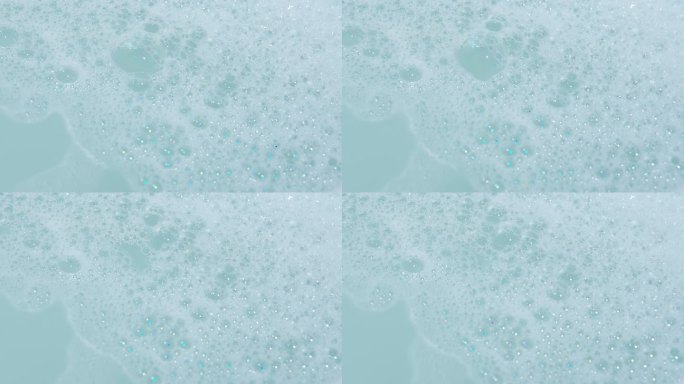 泡泡浴泡沫缓慢漂浮在水面上，浴缸中有波纹