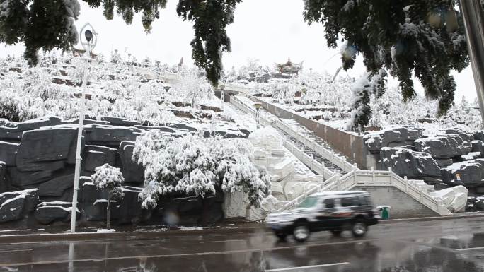 巴彦浩特镇营盘山雪景