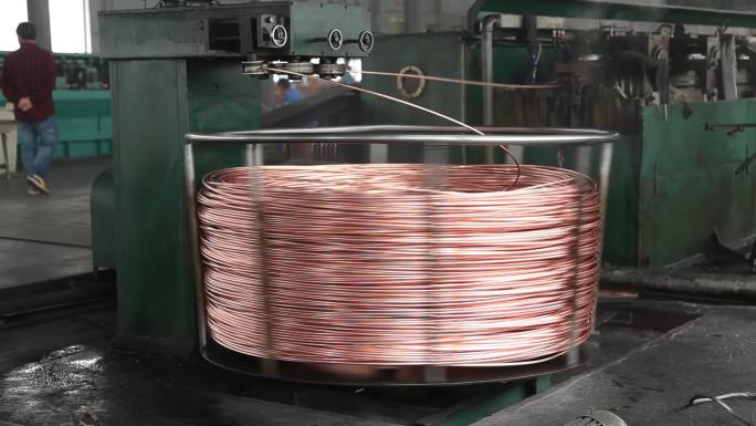 铜线绕在工厂工业机器的线圈上