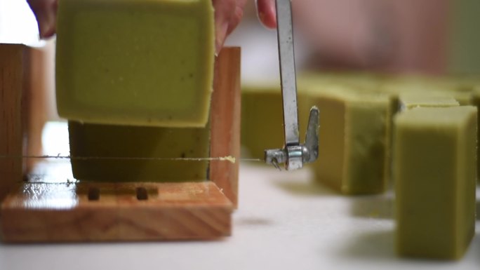 桌上手工切肥皂手工业