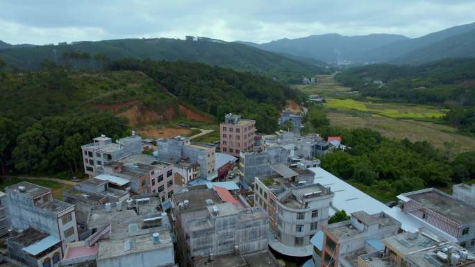 航拍小集市全景乡镇山村赶集大山新农村