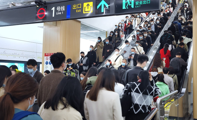 地铁 地铁站 上下班高峰 人群 都市