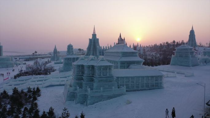 夕阳下冰雪大世界 冰雪大世界 冰雪