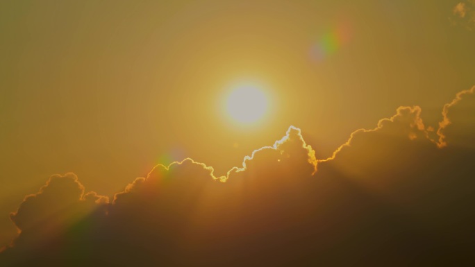 金色天空太阳云遮日