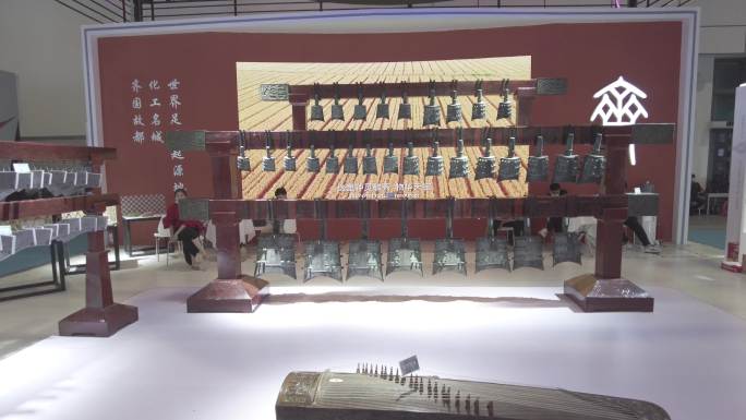 古代传统乐器古筝编钟展品