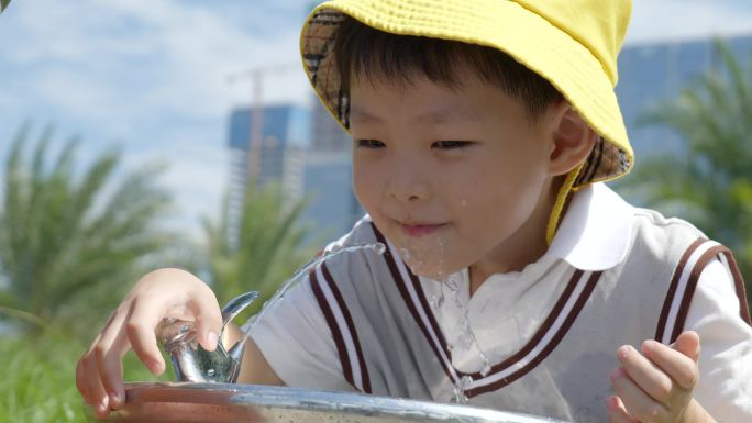 公共户外直饮水便民服务设施-儿童喝直饮水