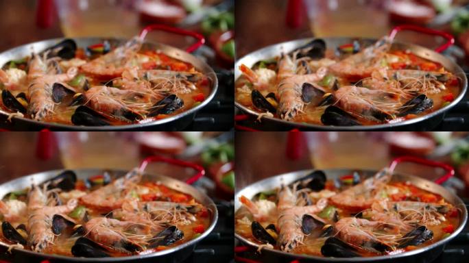 用虾仁、鱿鱼、贻贝、青豆和辣椒制作海鲜意大利卷